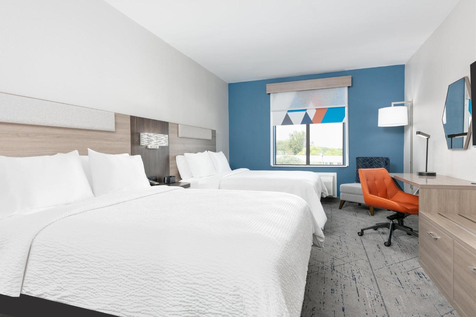 Holiday Inn Express Hotel & Suites Winnie By Ihg Exterior foto
